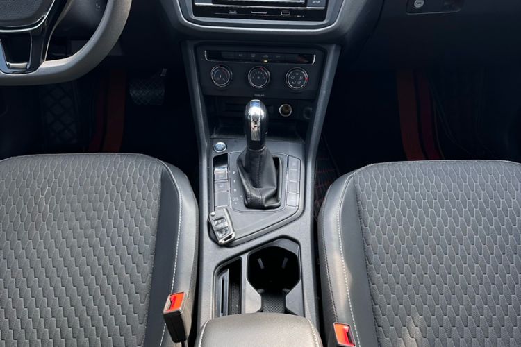 Used Volkswagen Tiguan L 2021 330TSI Automatic Two-Wheel Drive Comfort Edition Interior 5