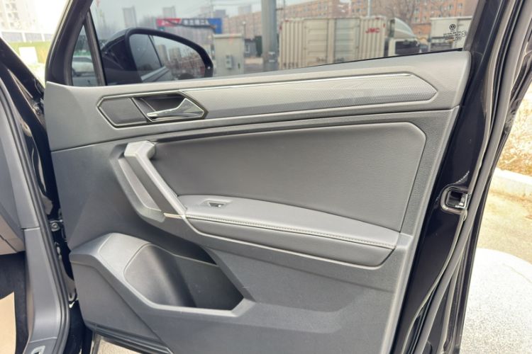 Used Volkswagen Tiguan L 2021 330TSI Automatic Two-Wheel Drive R-Line Enhanced Edition Interior 7