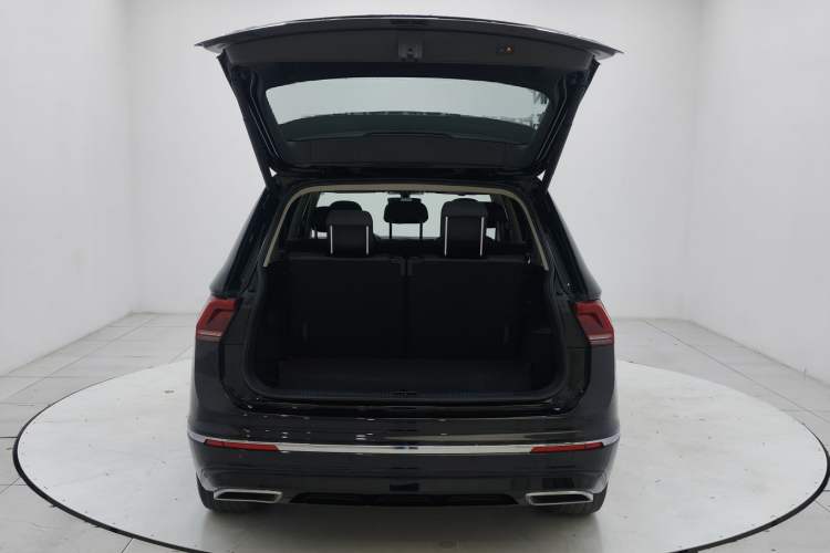 Used Volkswagen Tiguan L 2021 380TSI Automatic All-Wheel Drive R-Line Comfort Plus 7-Seater Interior 7