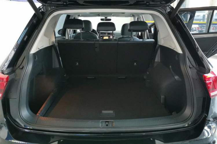 Used Volkswagen Tiguan L 2021 330TSI Automatic Two-Wheel Drive R-Line Enhanced Edition Interior 7