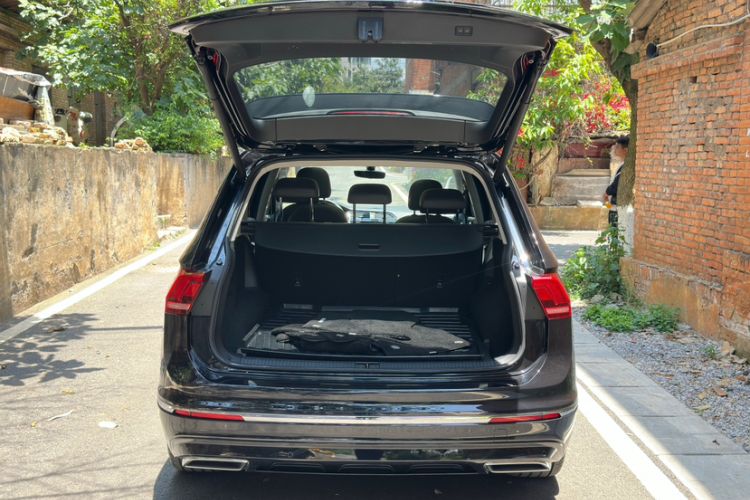 Used Volkswagen Tiguan L 2021 330TSI Automatic Two-Wheel Drive R-Line Enhanced Edition Interior 8