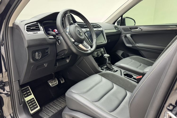 Used Volkswagen Tiguan L 2021 330TSI Automatic Two-Wheel Drive R-Line Enhanced Edition Interior 8