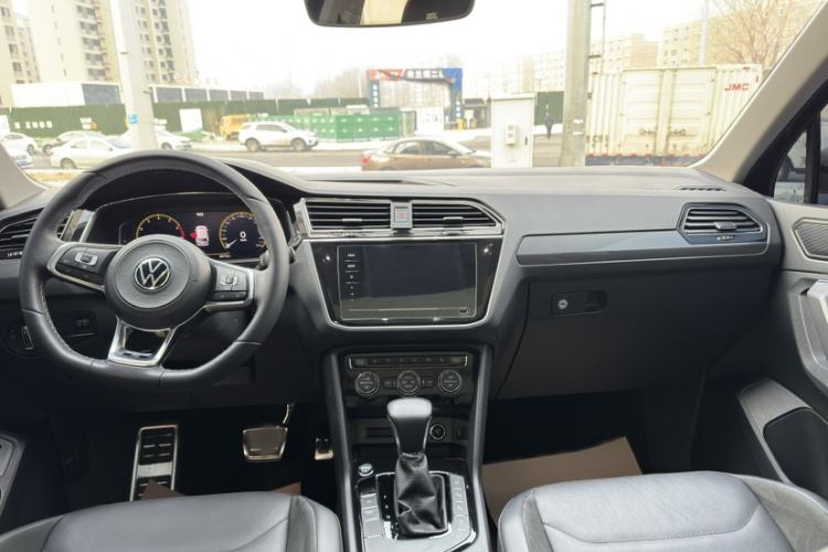 Used Volkswagen Tiguan L 2021 330TSI Automatic Two-Wheel Drive R-Line Enhanced Edition Interior 8