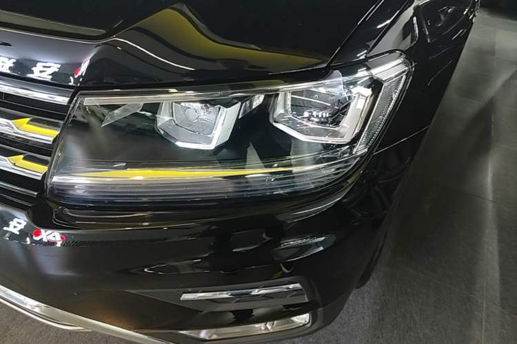 Used Volkswagen Tiguan L 2021 330TSI Automatic Two-Wheel Drive Smart Edition Left Front Headlight