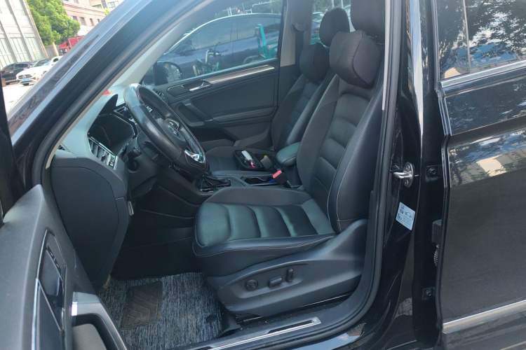 Used Volkswagen Tiguan L 2021 330TSI Automatic Two-Wheel Drive R-Line Enhanced Edition Left Front Seat