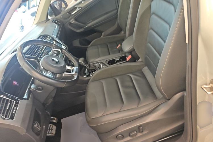 Used Volkswagen Tiguan L 2021 380TSI Automatic All-Wheel Drive R-Line Comfort Plus 7-Seater Left Front Seat