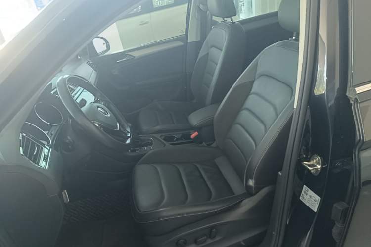 Used Volkswagen Tiguan L 2021 330TSI Automatic Two-Wheel Drive Smart Edition Left Front Seat