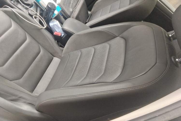 Used Volkswagen Tiguan L 2021 380TSI Automatic All-Wheel Drive R-Line Comfort Plus 7-Seater Left Front Seat