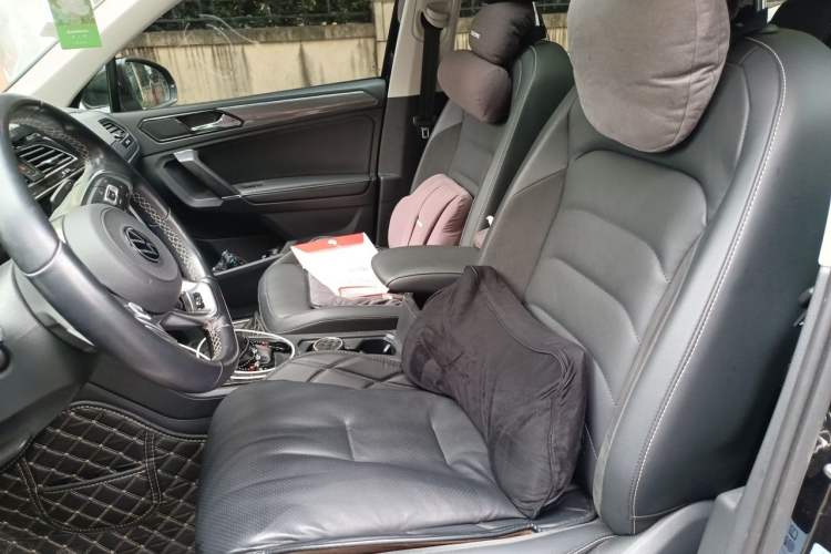 Used Volkswagen Tiguan L 2021 330TSI Automatic Two-Wheel Drive R-Line Enhanced Edition Left Front Seat
