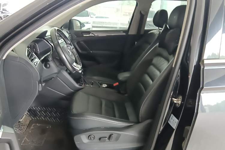 Used Volkswagen Tiguan L 2021 330TSI Automatic Two-Wheel Drive R-Line Enhanced Edition Left Front Seat
