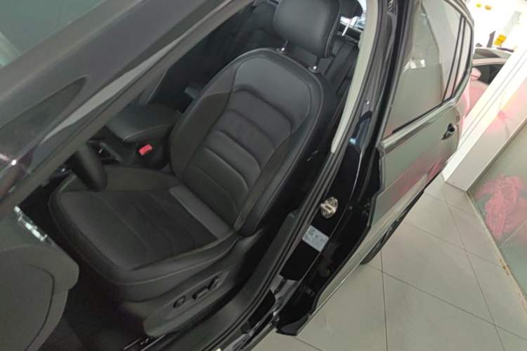 Used Volkswagen Tiguan L 2021 330TSI Automatic Two-Wheel Drive Smart Edition Left Front Seat