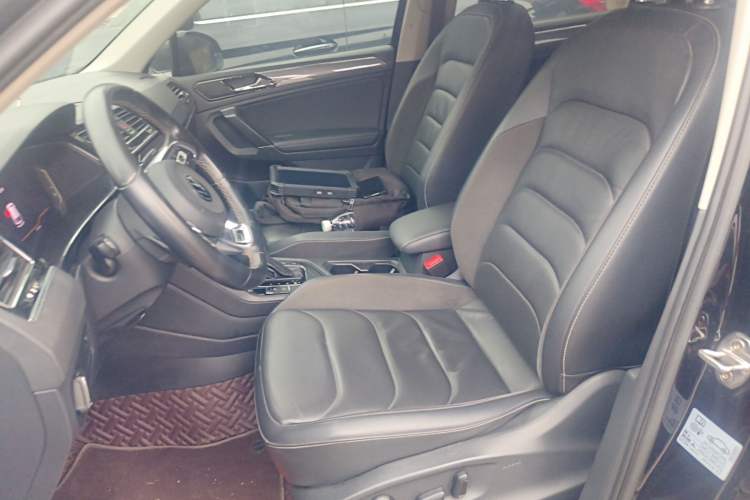 Used Volkswagen Tiguan L 2021 330TSI Automatic Two-Wheel Drive R-Line Enhanced Edition Left Front Seat