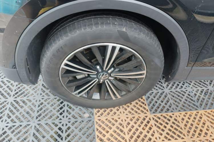Used Volkswagen Tiguan L 2021 330TSI Automatic Two-Wheel Drive Smart Edition Left Front Wheel Hub