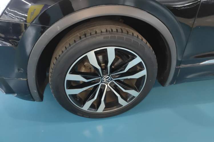 Used Volkswagen Tiguan L 2021 330TSI Automatic Two-Wheel Drive R-Line Enhanced Edition Left Front Wheel Hub