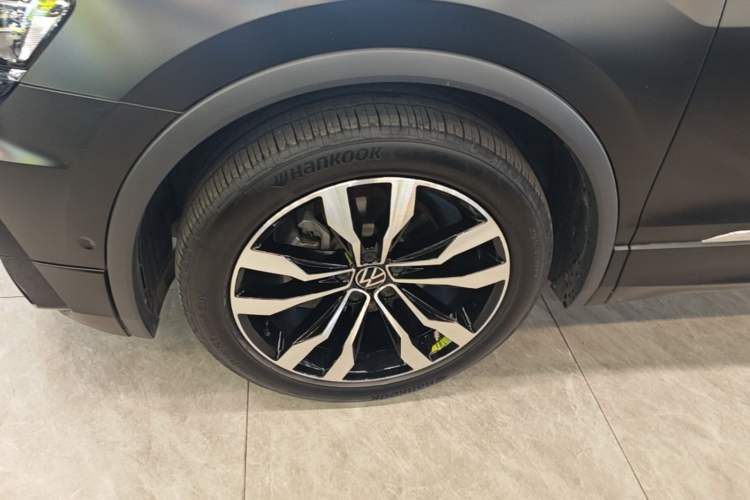 Used Volkswagen Tiguan L 2021 380TSI Automatic All-Wheel Drive R-Line Comfort Plus 7-Seater Left Front Wheel Hub