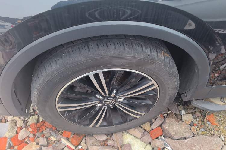 Used Volkswagen Tiguan L 2021 330TSI Automatic Two-Wheel Drive Smart Edition Left Front Wheel Hub