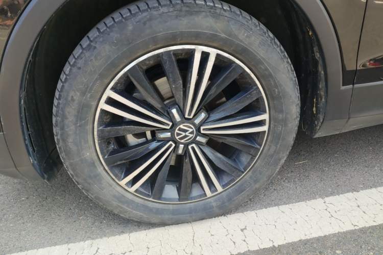 Used Volkswagen Tiguan L 2021 330TSI Automatic Two-Wheel Drive Smart Edition Left Front Wheel Hub