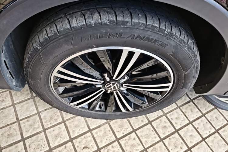Used Volkswagen Tiguan L 2021 330TSI Automatic Two-Wheel Drive Smart Edition Left Front Wheel Hub