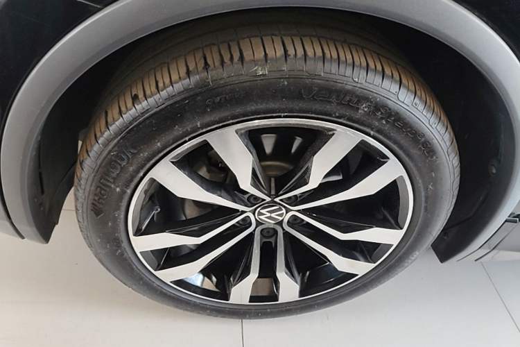 Used Volkswagen Tiguan L 2021 330TSI Automatic Two-Wheel Drive R-Line Enhanced Edition Left Front Wheel Hub