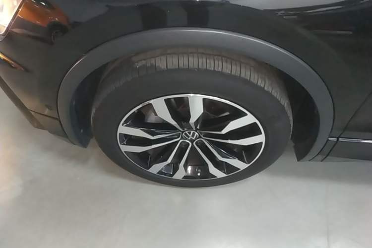 Used Volkswagen Tiguan L 2021 330TSI Automatic Two-Wheel Drive R-Line Enhanced Edition Left Front Wheel Hub