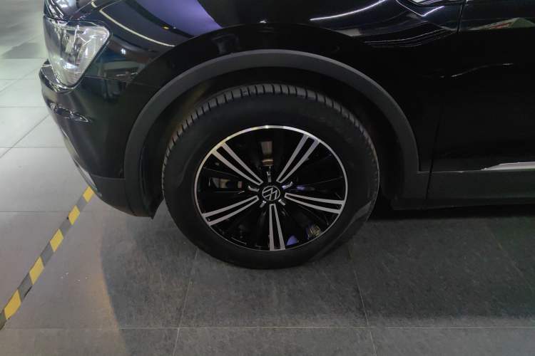 Used Volkswagen Tiguan L 2021 330TSI Automatic Two-Wheel Drive Smart Edition Left Front Wheel Hub