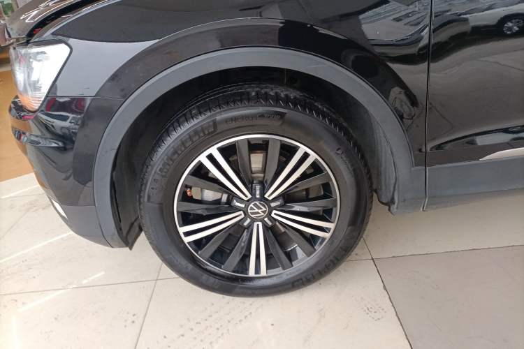 Used Volkswagen Tiguan L 2021 330TSI Automatic Two-Wheel Drive Smart Edition Left Front Wheel Hub