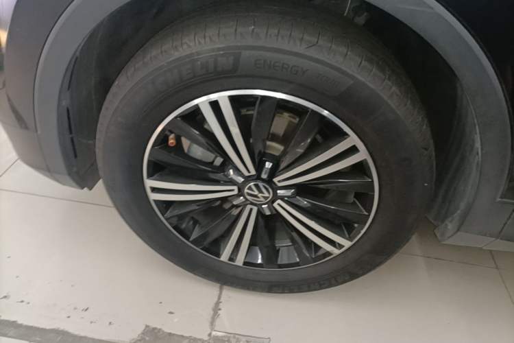Used Volkswagen Tiguan L 2021 330TSI Automatic Two-Wheel Drive Smart Edition Left Front Wheel Hub