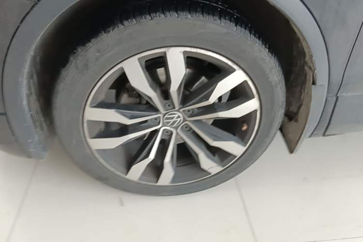 Used Volkswagen Tiguan L 2021 330TSI Automatic Two-Wheel Drive R-Line Enhanced Edition Left Front Wheel Hub