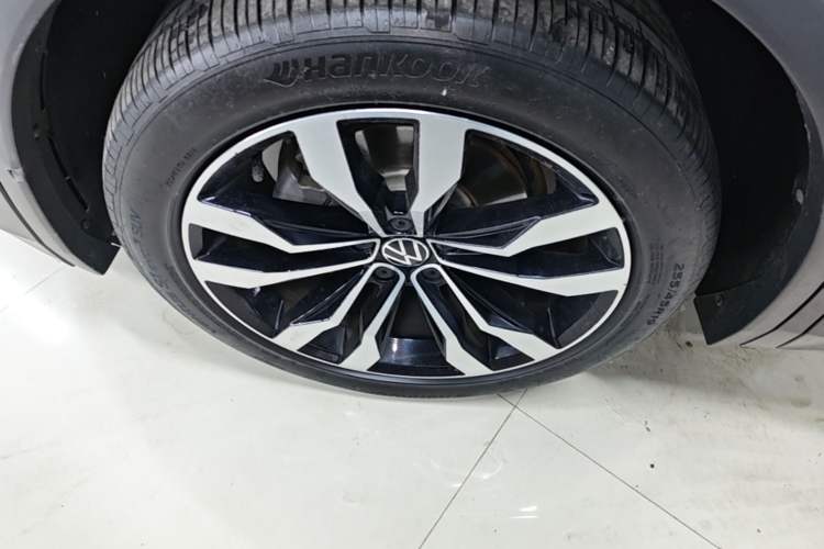 Used Volkswagen Tiguan L 2021 330TSI Automatic Two-Wheel Drive R-Line Enhanced Edition Left Front Wheel Hub
