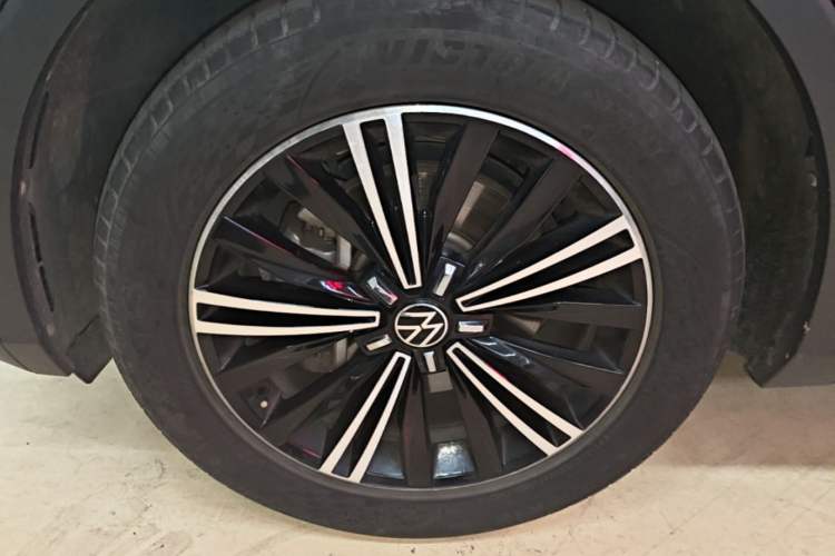 Used Volkswagen Tiguan L 2021 330TSI Automatic Two-Wheel Drive Smart Edition Left Front Wheel Hub