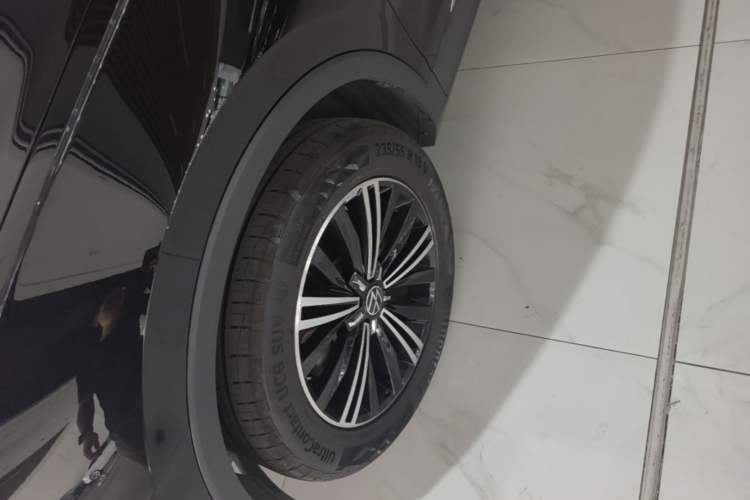 Used Volkswagen Tiguan L 2021 330TSI Automatic Two-Wheel Drive Smart Edition Left Front Wheel Hub