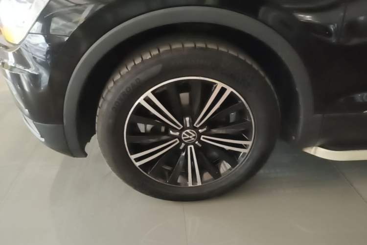Used Volkswagen Tiguan L 2021 330TSI Automatic Two-Wheel Drive Smart Edition Left Front Wheel Hub