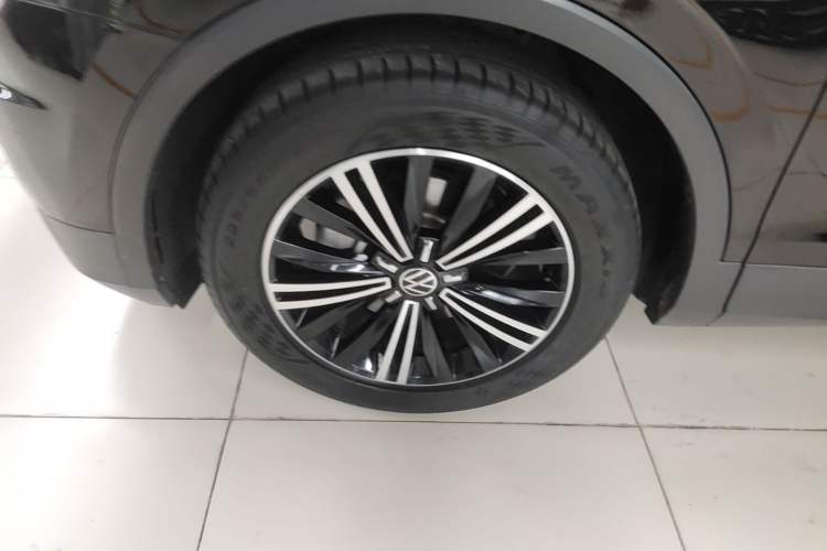 Used Volkswagen Tiguan L 2021 330TSI Automatic Two-Wheel Drive Smart Edition Left Front Wheel Hub