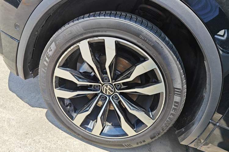Used Volkswagen Tiguan L 2021 330TSI Automatic Two-Wheel Drive R-Line Enhanced Edition Left Front Wheel Hub