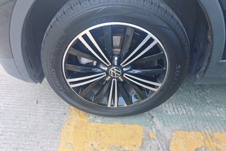 Used Volkswagen Tiguan L 2021 330TSI Automatic Two-Wheel Drive Comfort Edition Left Front Wheel Hub