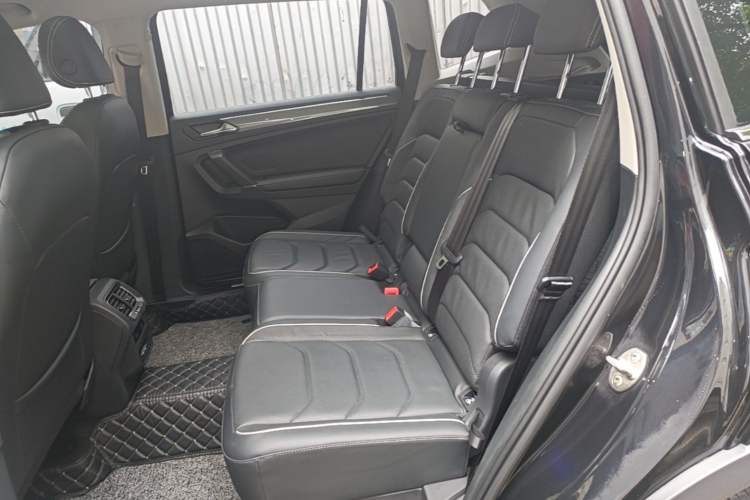 Used Volkswagen Tiguan L 2021 330TSI Automatic Two-Wheel Drive R-Line Flagship Edition Left Rear Seat