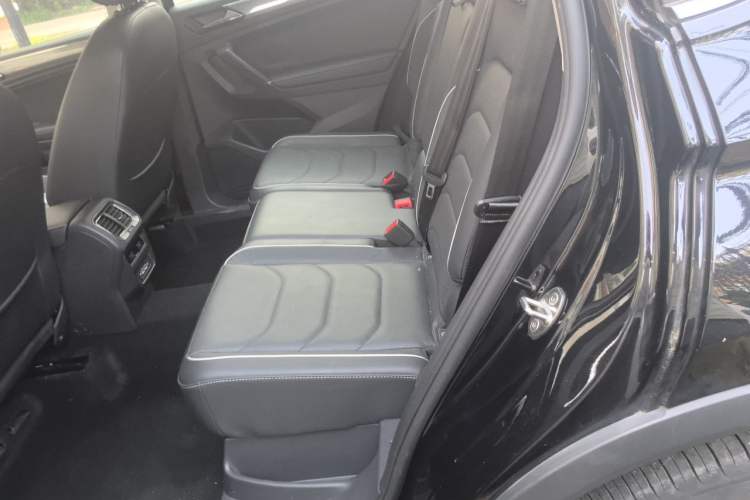 Used Volkswagen Tiguan L 2021 330TSI Automatic Two-Wheel Drive R-Line Flagship Edition Left Rear Seat