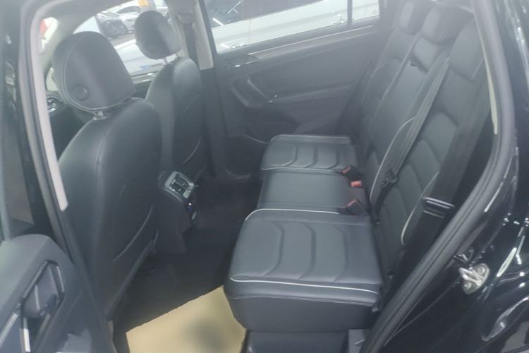 Used Volkswagen Tiguan L 2021 330TSI Automatic Two-Wheel Drive R-Line Flagship Edition Left Rear Seat