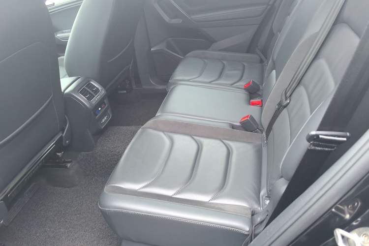 Used Volkswagen Tiguan L 2021 330TSI Automatic Two-Wheel Drive Smart Edition Left Rear Seat