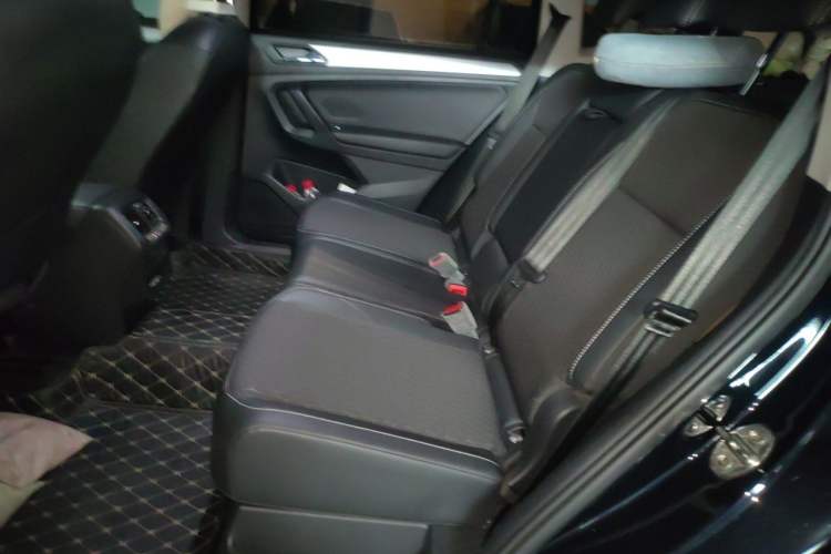 Used Volkswagen Tiguan L 2021 330TSI Automatic Two-Wheel Drive Comfort Edition Left Rear Seat