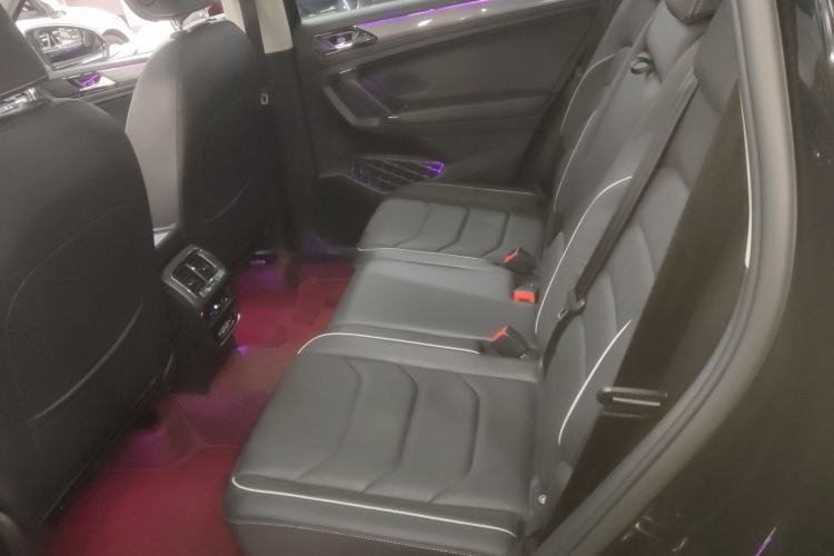 Used Volkswagen Tiguan L 2021 330TSI Automatic Two-Wheel Drive R-Line Flagship Edition Left Rear Seat