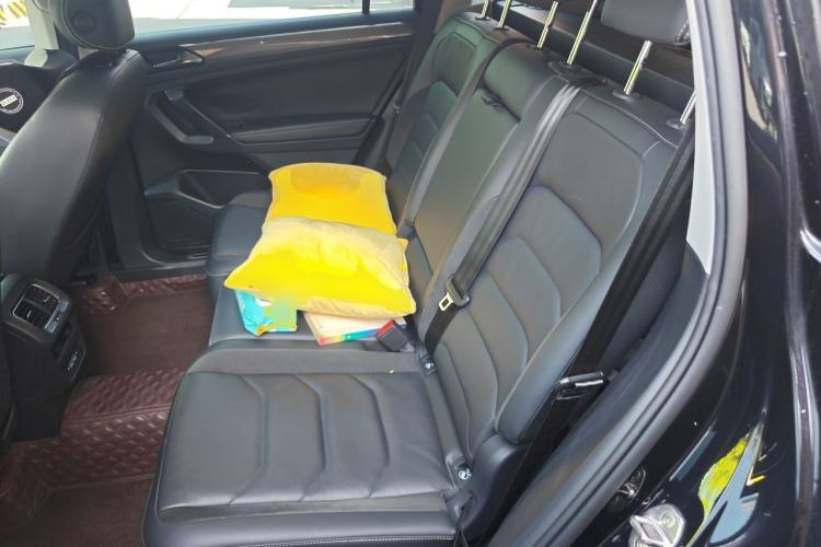 Used Volkswagen Tiguan L 2021 330TSI Automatic Two-Wheel Drive R-Line Enhanced Edition Left Rear Seat