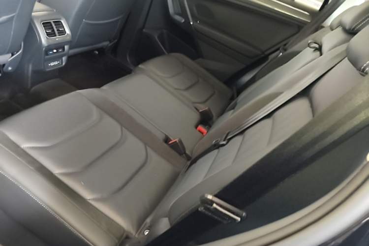 Used Volkswagen Tiguan L 2021 330TSI Automatic Two-Wheel Drive R-Line Enhanced Edition Left Rear Seat