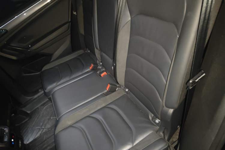 Used Volkswagen Tiguan L 2021 330TSI Automatic Two-Wheel Drive R-Line Enhanced Edition Left Rear Seat