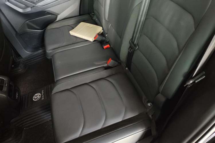 Used Volkswagen Tiguan L 2021 330TSI Automatic Two-Wheel Drive R-Line Enhanced Edition Left Rear Seat