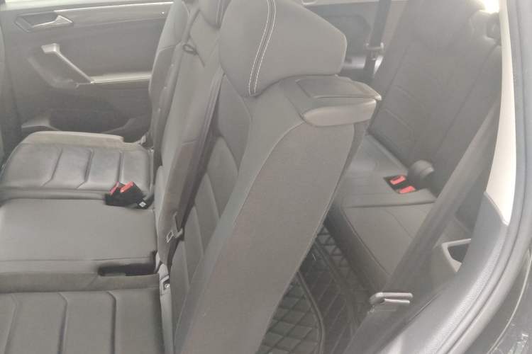 Used Volkswagen Tiguan L 2021 380TSI Automatic All-Wheel Drive R-Line Comfort Plus 7-Seater Left Rear Seat