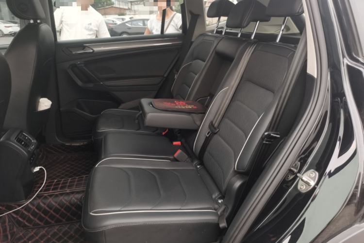 Used Volkswagen Tiguan L 2021 330TSI Automatic Two-Wheel Drive R-Line Flagship Edition Left Rear Seat