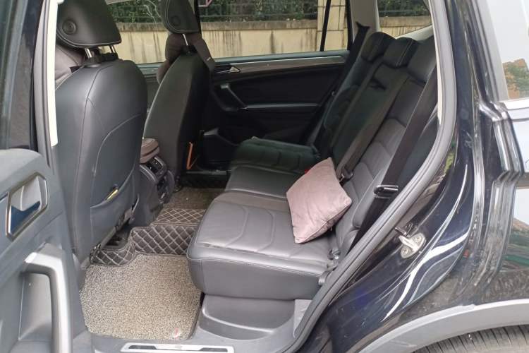Used Volkswagen Tiguan L 2021 330TSI Automatic Two-Wheel Drive R-Line Enhanced Edition Left Rear Seat