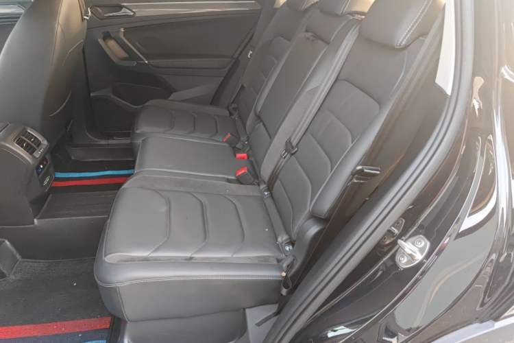 Used Volkswagen Tiguan L 2021 330TSI Automatic Two-Wheel Drive R-Line Enhanced Edition Left Rear Seat