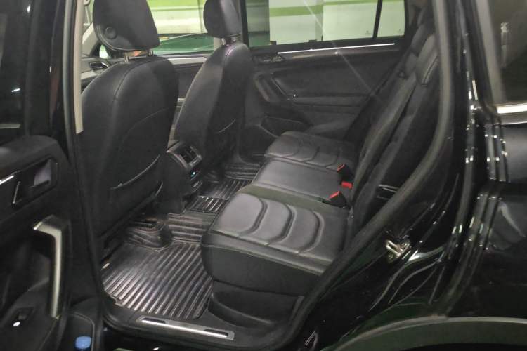 Used Volkswagen Tiguan L 2021 330TSI Automatic Two-Wheel Drive R-Line Enhanced Edition Left Rear Seat